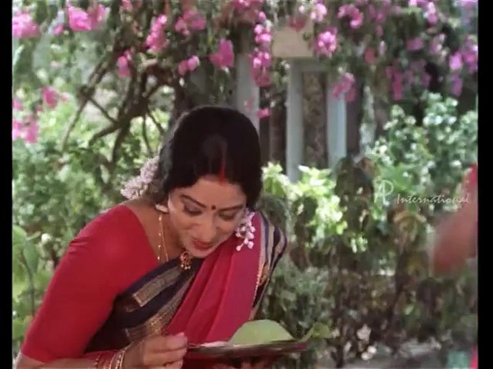 Azhagiya Anni Song from Samsaram Adhu Minsaram HQ