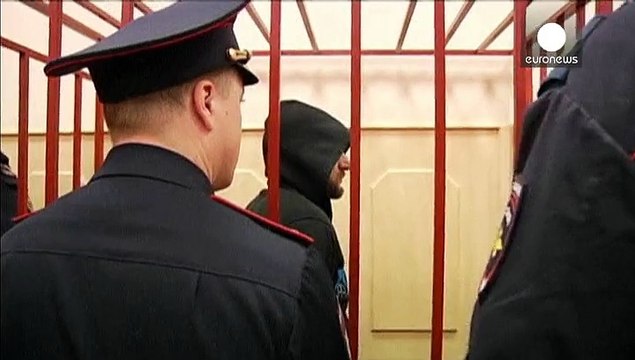 محكمة روسية تقضي باستمرار حبس ثلاثة مشتبه بهم في اغتيال نيمتسوف