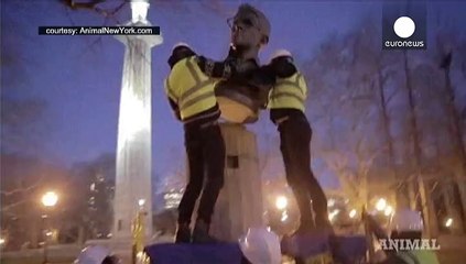 Anonymous artists secretly erect Snowden statue in New York park
