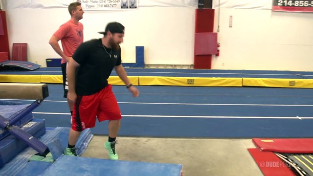 Des tricks de fou en Pogo Stick...