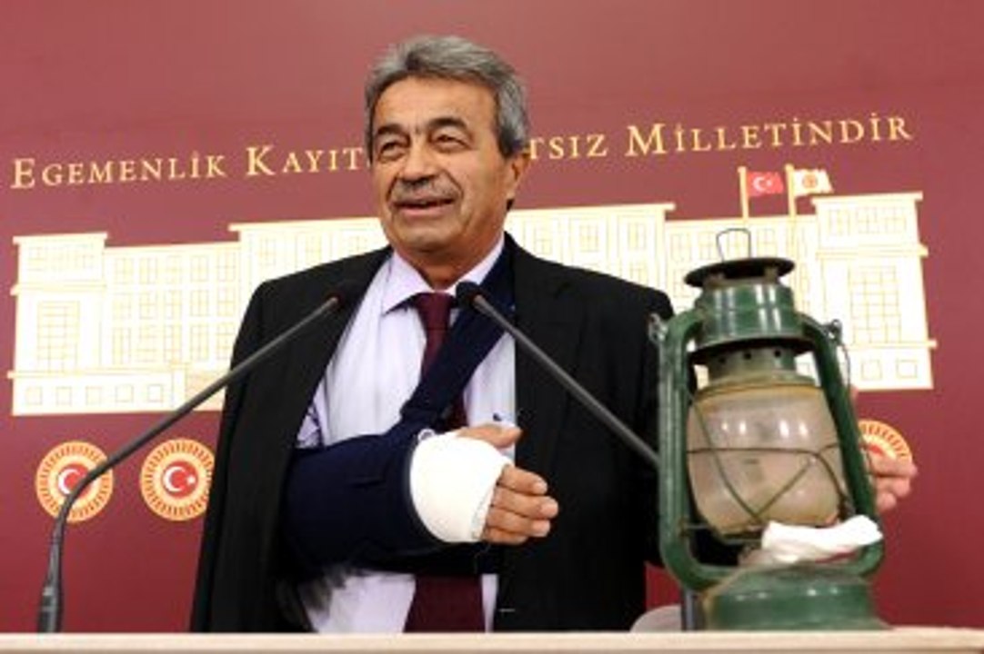 Türk Siyasetinde Bir Dönem Kapandı: Kamer Genç Yeni Dönemde Yok