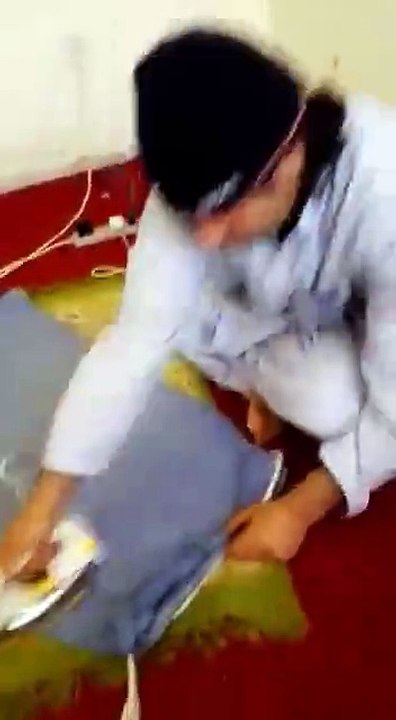 Guy Blasted On Maulana Fazal Ur Rehman For Taking Altaf Hussain Side