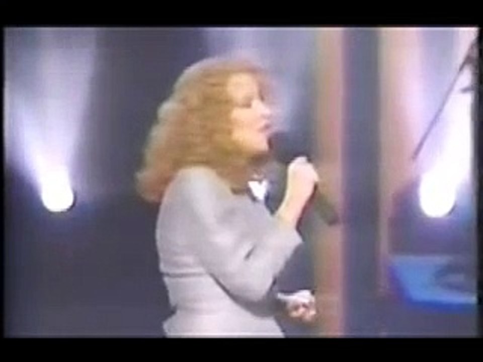 Bette Midler (1990) Grammy Awards "The Wind Beneath My Wings"