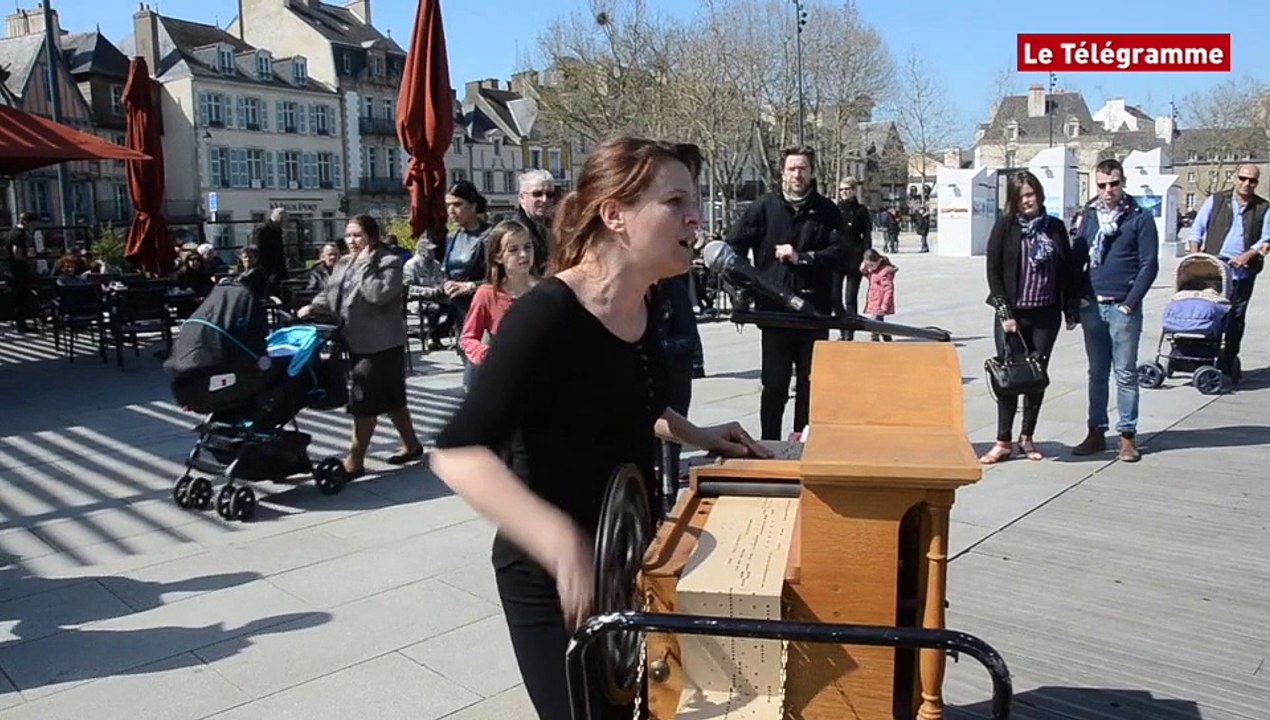 Vannes. Morwenna et son orgue de Barbarie