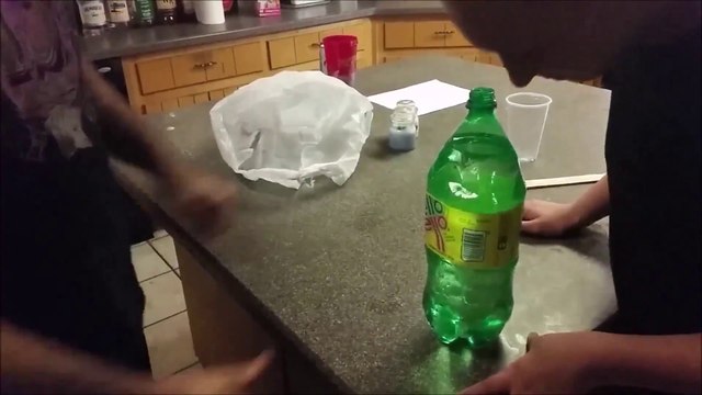 La bonne blague de la bouteille d'eau... A refaire chez vous!