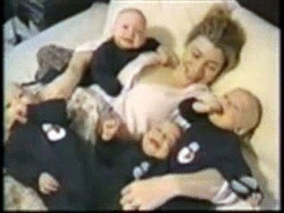 Bebê assusta com risada Vídeo engraçado  video Engraçado dailymotion -  Vídeo Dailymotion