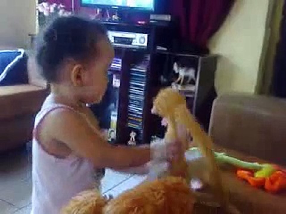 Yasmin & Ysabella brincando aqui em casa.