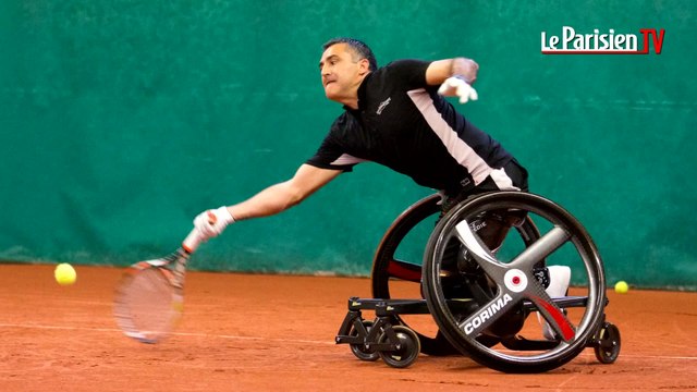 Tennis handisport. Ce fauteuil roulant «permet de jouer debout»