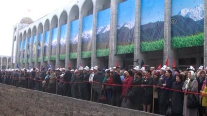 Kırgızistan'da "2010 Devrimi"Nin Kurbanları Anıldı