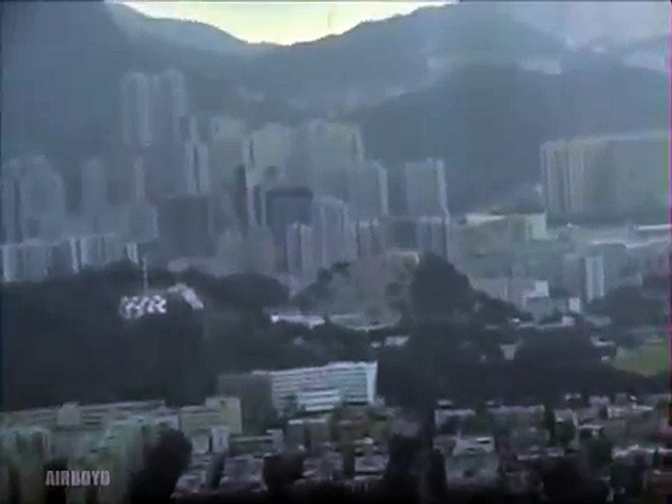 Boeing 747 Cockpit Video Hong Kong Kai Tak Airport (1998)