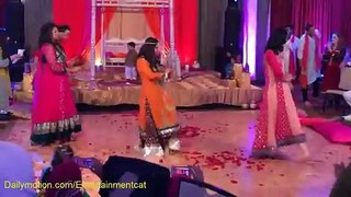 BEautiful Girls Dance On Mehndi Night -Sasural Genda Phool- HD - Video Dailymotion