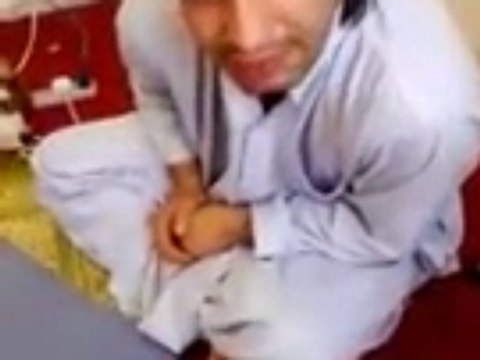 Guy Blasted On Maulana Fazal Ur Rehman For Taking Altaf Hussain Side