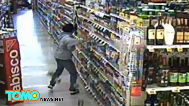 مراهقات من كاليفورنيا يهجمن على متجر وعلى الشرطة