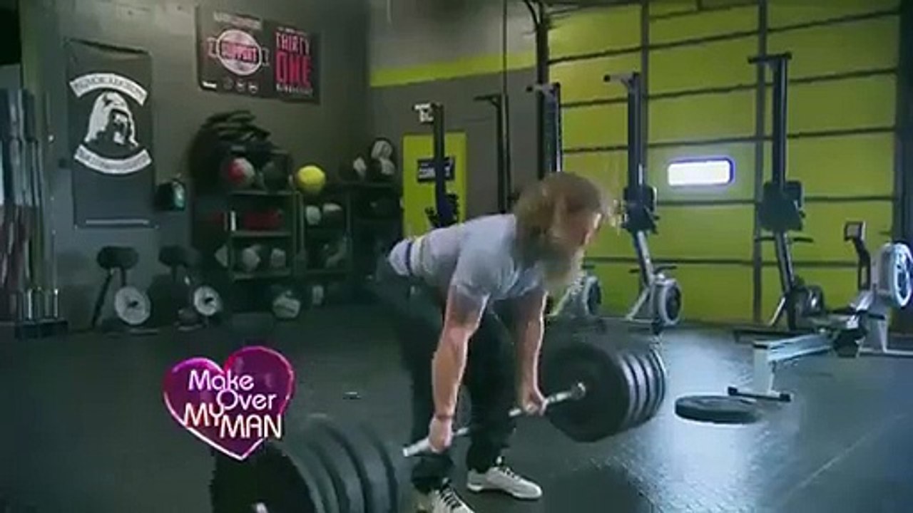 Elle demande à son mari de changer de look. Regardez la transformation.
