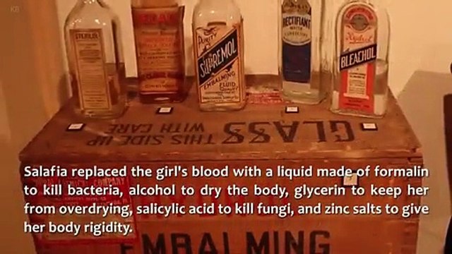 Elle est morte depuis plus de 100 ans et ce qui se produit avec ses yeux est fascinant!