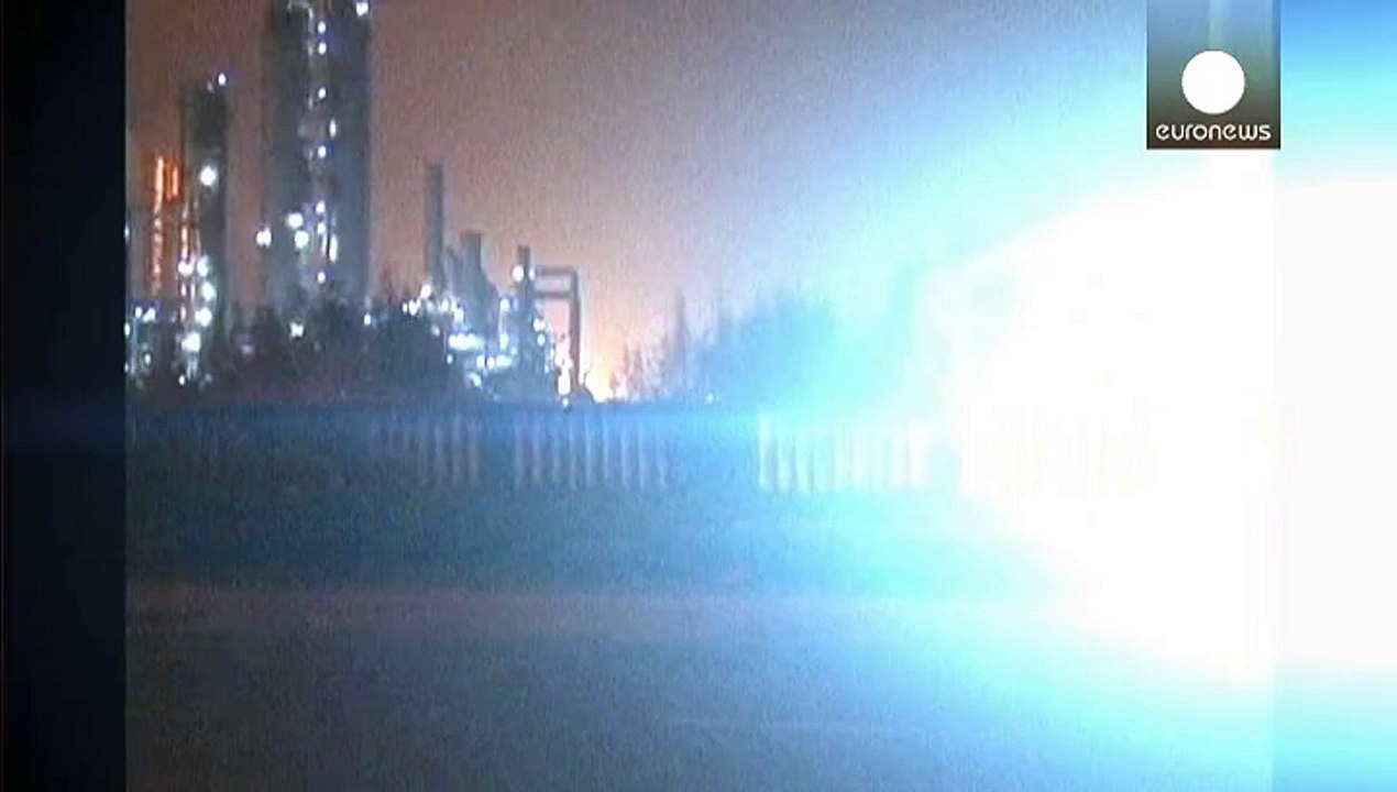 Chine : une usine chimique toujours en proie aux flammes