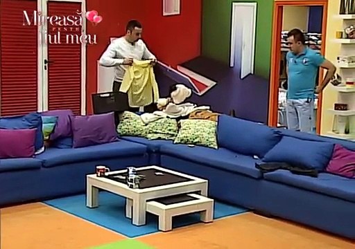 marinica la masa...baietii se pregatesc sa mearga in casa fetelor....printzi gateste 2015-04-07 19-24-25-428