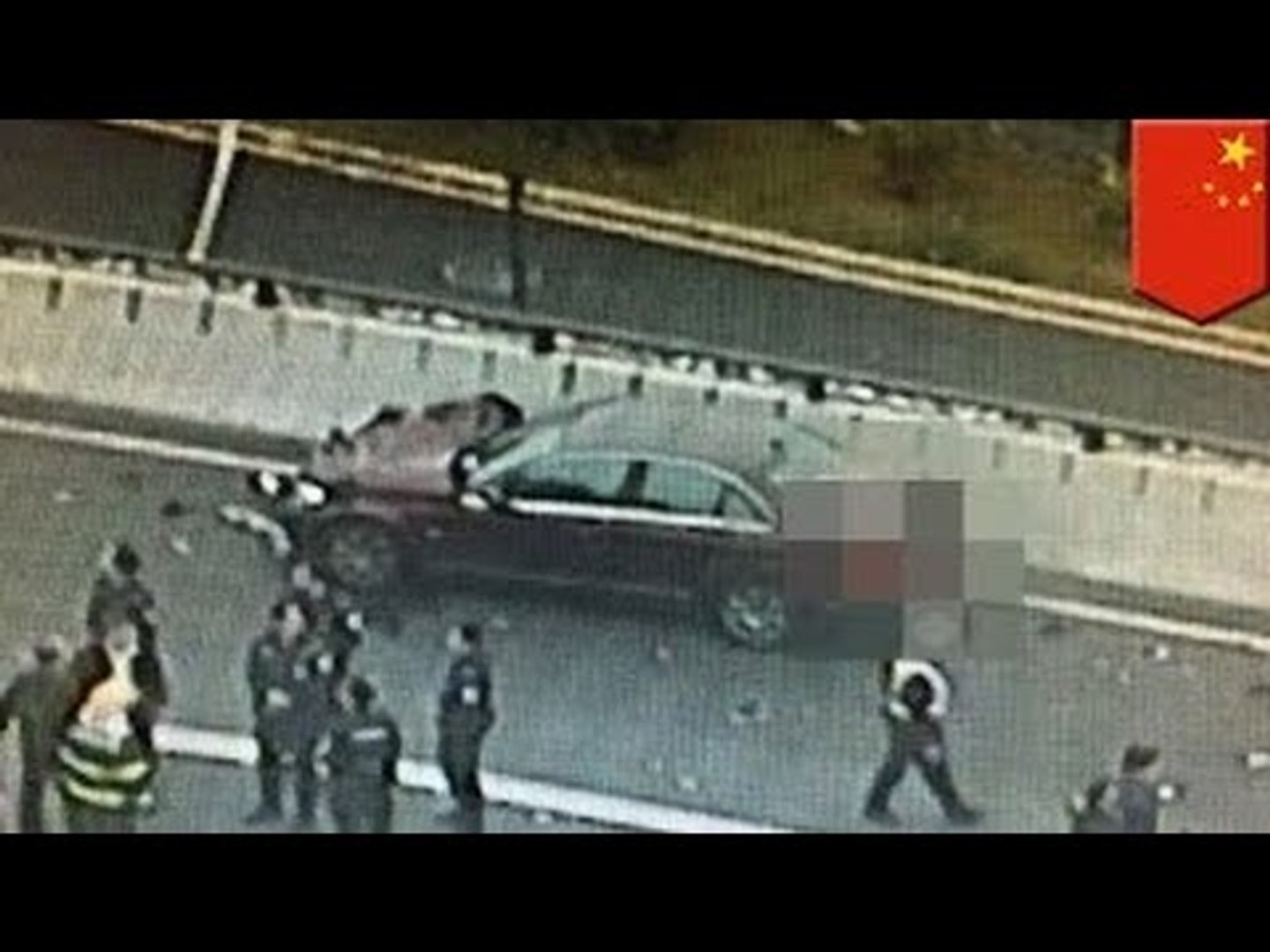 ⁣Водительница въехала в толпу пешеходов около аэропорта Шэньчжэня