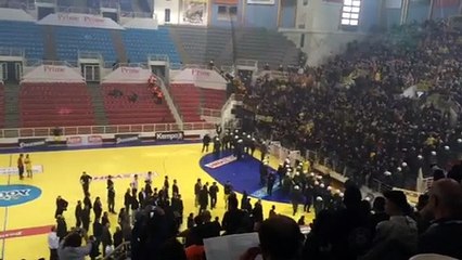 Download Video: Emeutes Grèce AEK Athènes - PAOK Salonique Handball