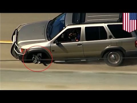 Pościg: mężczyzna dachuje po kompletnym zdarciu felgi w jego samochodzie.