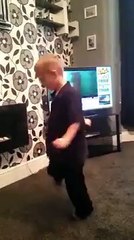 Asombroso baile de niño