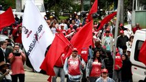 Brasileiros marcham por direitos trabalhistas