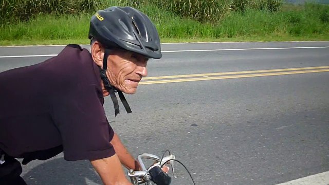 Pedal Sr. Hélio, o mito da bike speed na pista de Taubaté a Tremembé, SP, Brasil, 66 anos, show, parabéns,,,, (1)
