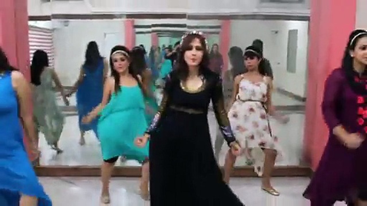 Desi Girls Dance On BABY DOLL ROCKING (HD) - Video Dailymotion