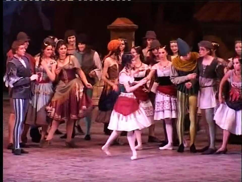 Нина Капцова.Эсмеральда.Сцены из балета.Ч.1 В гл.ролях: Д.Гуданов, А.Войтюк, Е.Крысанова и др.