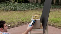 Mini Lance-roquette artisanal avec une allumette, filmé en Slow Motion