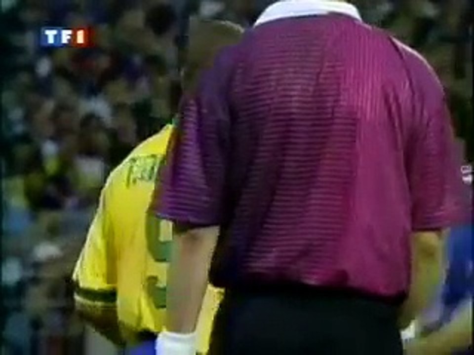 Tournoi de France 1997: France vs Brazil Roberto Carlos Free Kick