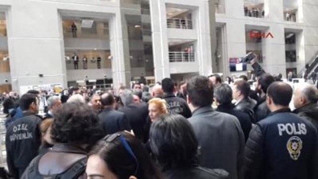 Adliyede Aranmam Diyen Avukatlara Vatandaştan Küfürlü Tepki