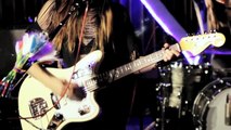 Dum Dum Girls Perform 'Coming Down' in Fender Studio Session
