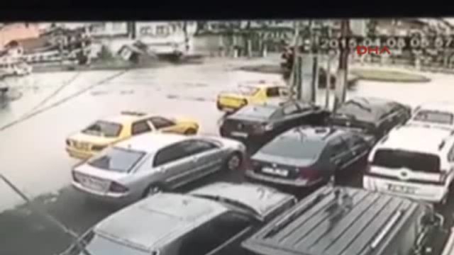 Samsun - Öğrenci Servisi Tır?la Çarpıştı: 1 Ölü, 21'i Öğrenci 22 Yaralı