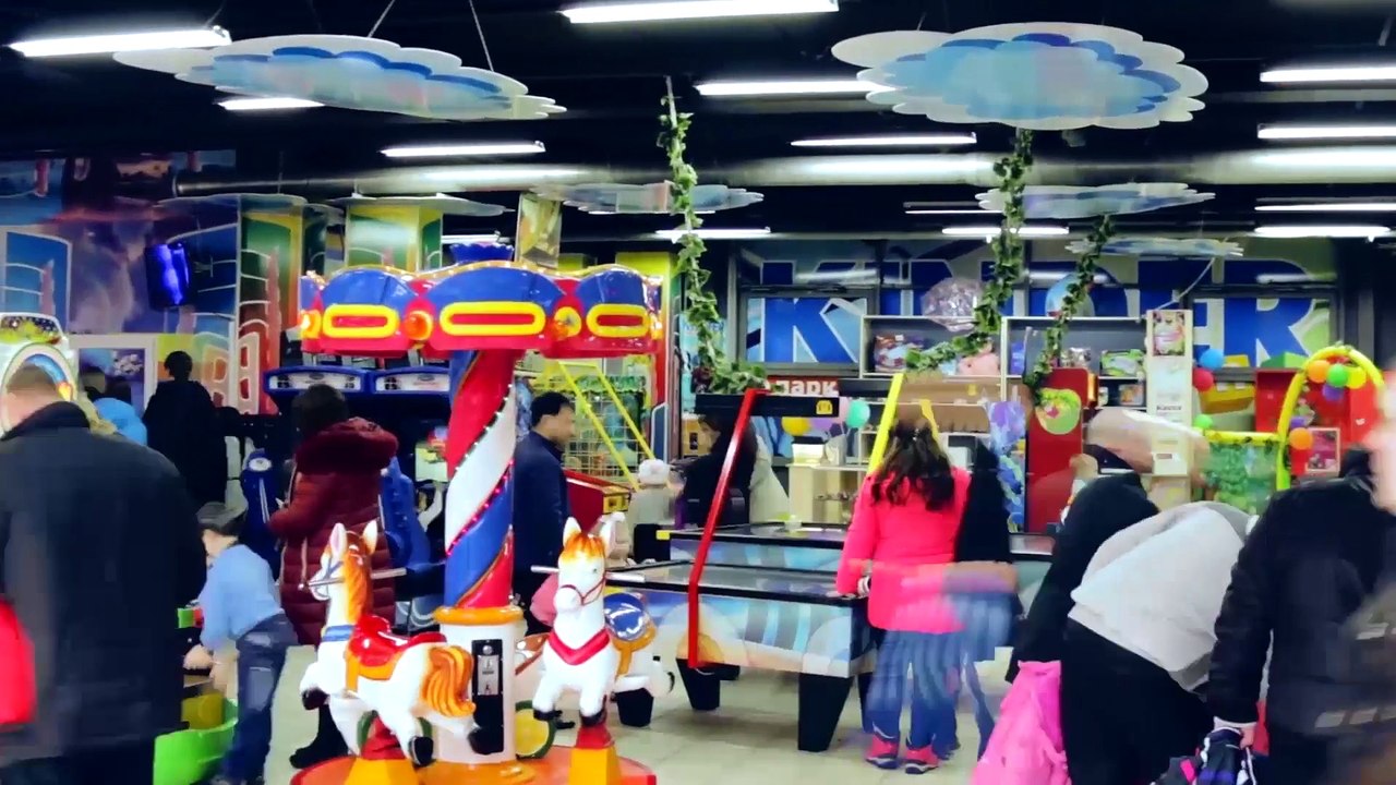 Детский праздник от киндерлэнда в Универмаге «Муравей» пр. Ленина