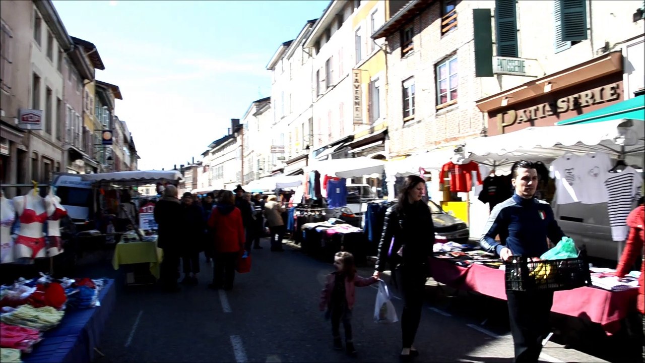 Pont-de-Vaux. Marché du 8 avril 2015.