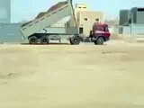 A truck crached when unloading the sand