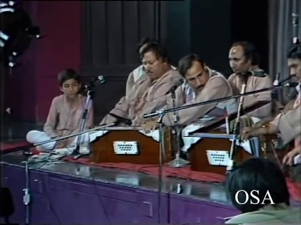 Nusrat Fateh Ali Khan Qawwal - Ankh Uthi Mohabbat Ne Angrai Lee