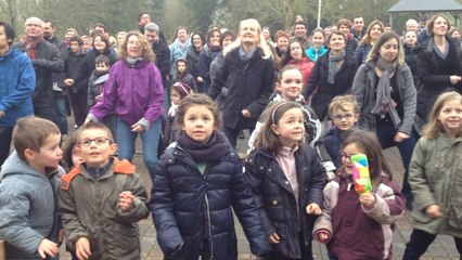 Flash mob pour un lycée public à Liffré