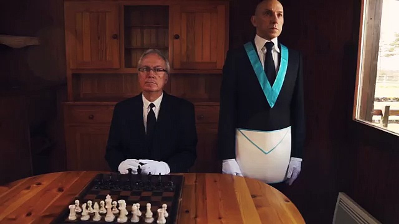 TITO PRINCE - DISCUSSION AVEC UN MAÇON (CLIP OFFICIEL)