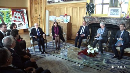 Télécharger la video: Anne Hidalgo accueille le président tunisien à l'Hôtel de Ville