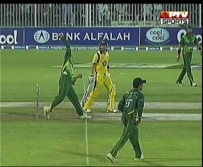 Saeed Ajmal cleaned up the two hussey Brothers with Doosra