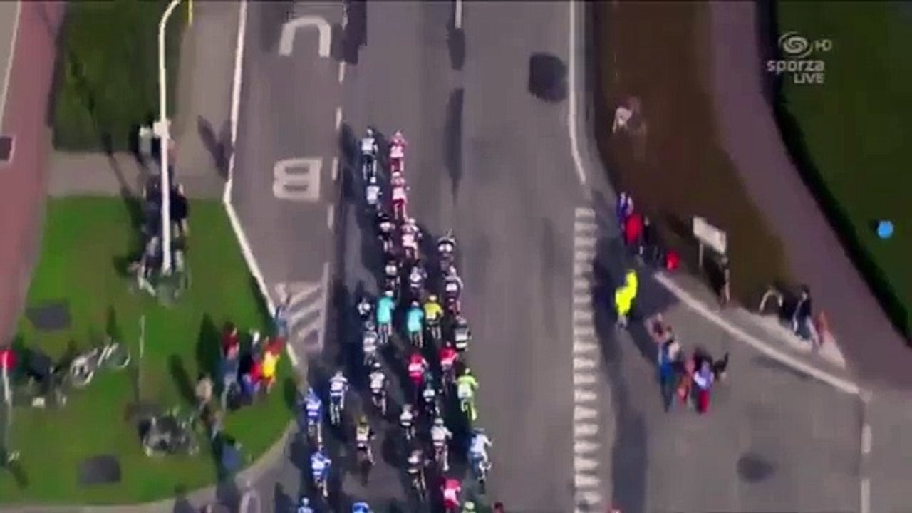 Cyclisme - Impressionnante chute au Grand Prix de l'Escaut