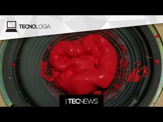 Veja como é brincar com uma bolha de água no espaço / Meleca de amido em câmera lenta | TecNews