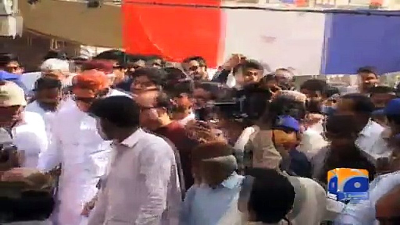 Imran Khan Wearing a Sindhi topi-Geo Reports-08 Apr 2015