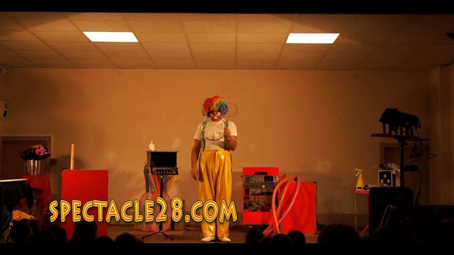 clown MAGICIEN DURTALJALLAIS ST PIERRE MONTLIMART ST GEORGES SUR LOIRE LA TESSOUALLE MAULEVRIER TREMENTINES BRAIN SUR L