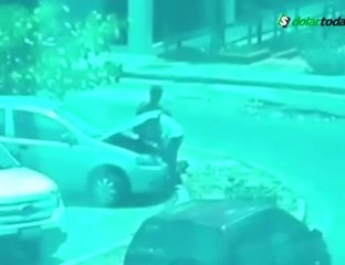 Así roban las baterías de vehículos en Venezuela
