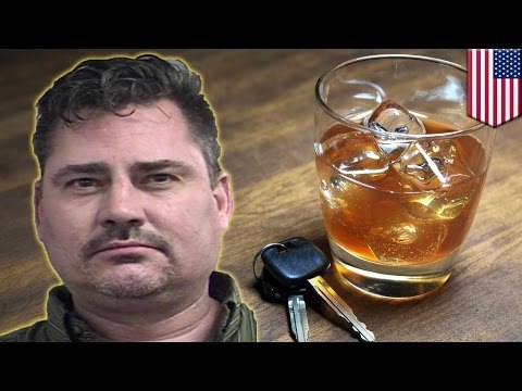 Пьяный водитель врезался в женщину и поехал с нею на крыше