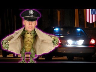 Полицейский останавливал машины и показывал водителям своё «хозяйство»