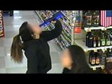Un gang de filles vandalise un supermarché de Californie et attaquent des policiers